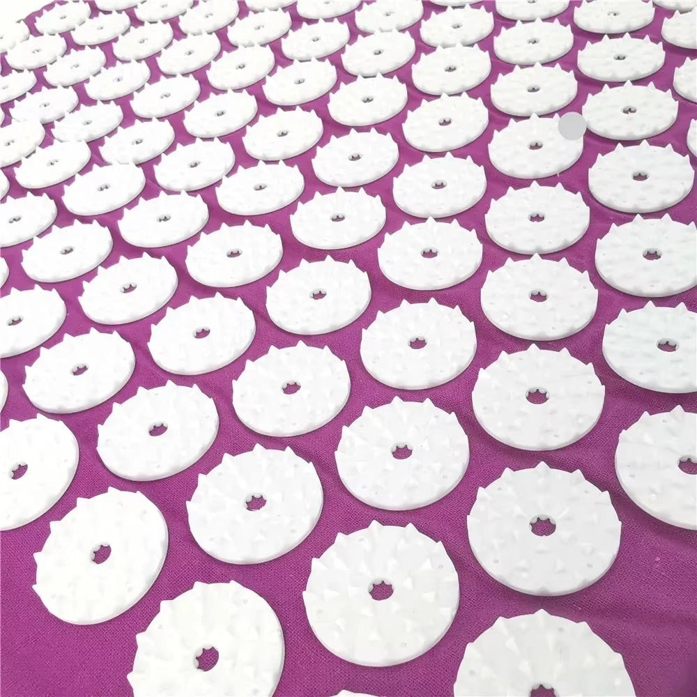 Close-up of the CORECOM® acupressure pillow supporting the neck and relieving headaches.